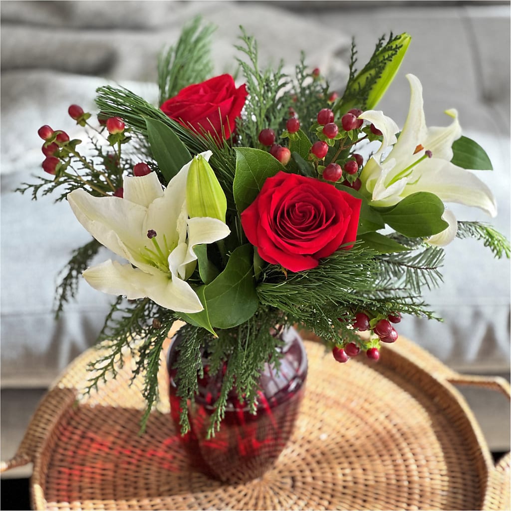 Evergreen Delight Bouquet –  Peonia Flowers Llc, Lakewood NJ