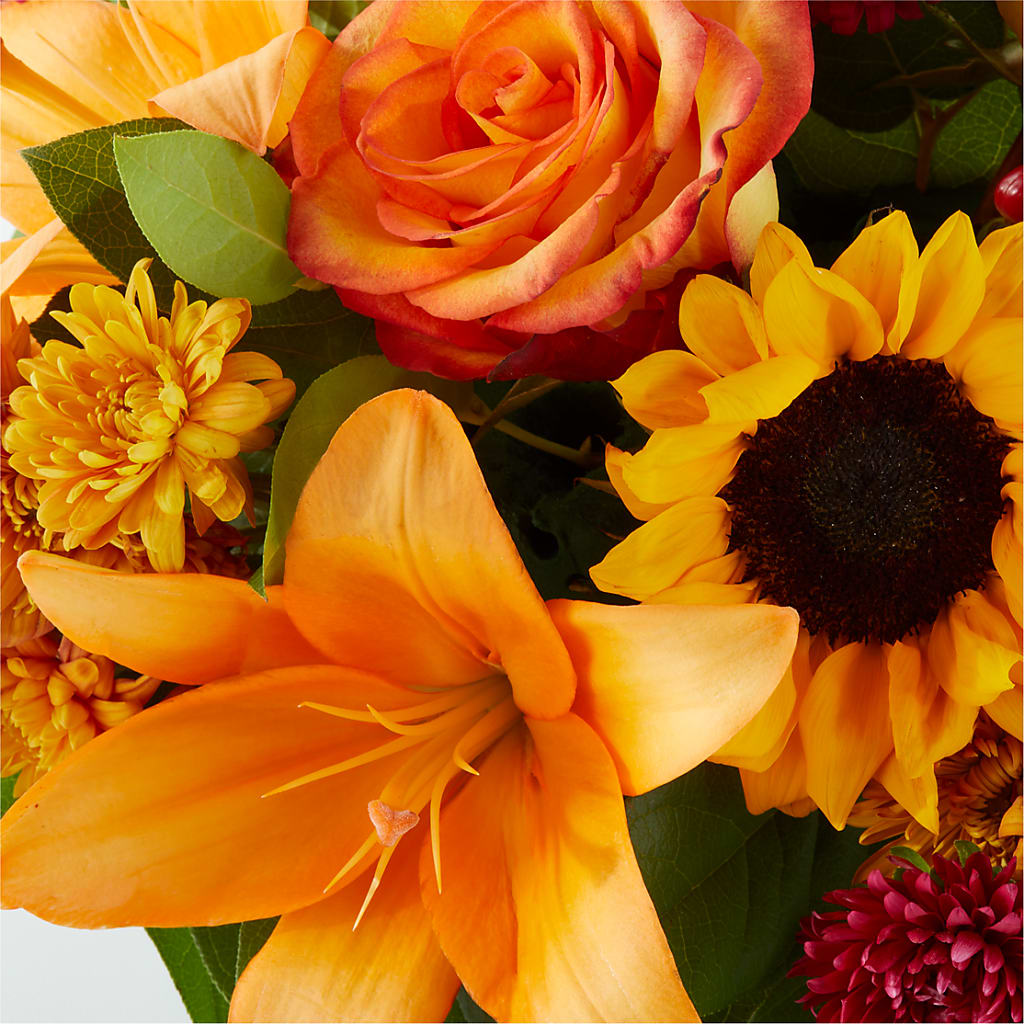 Grateful Centerpiece –  Peonia Flowers Llc, Lakewood NJ