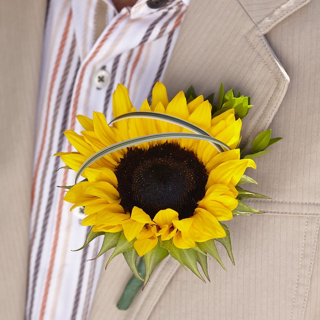 Free Spirit Boutonniere –  Peonia Flowers Llc, Lakewood NJ